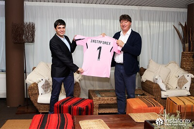 InstaForex adalah mitra resmi US Citta di Palermo dari 2015 sampai 2017.